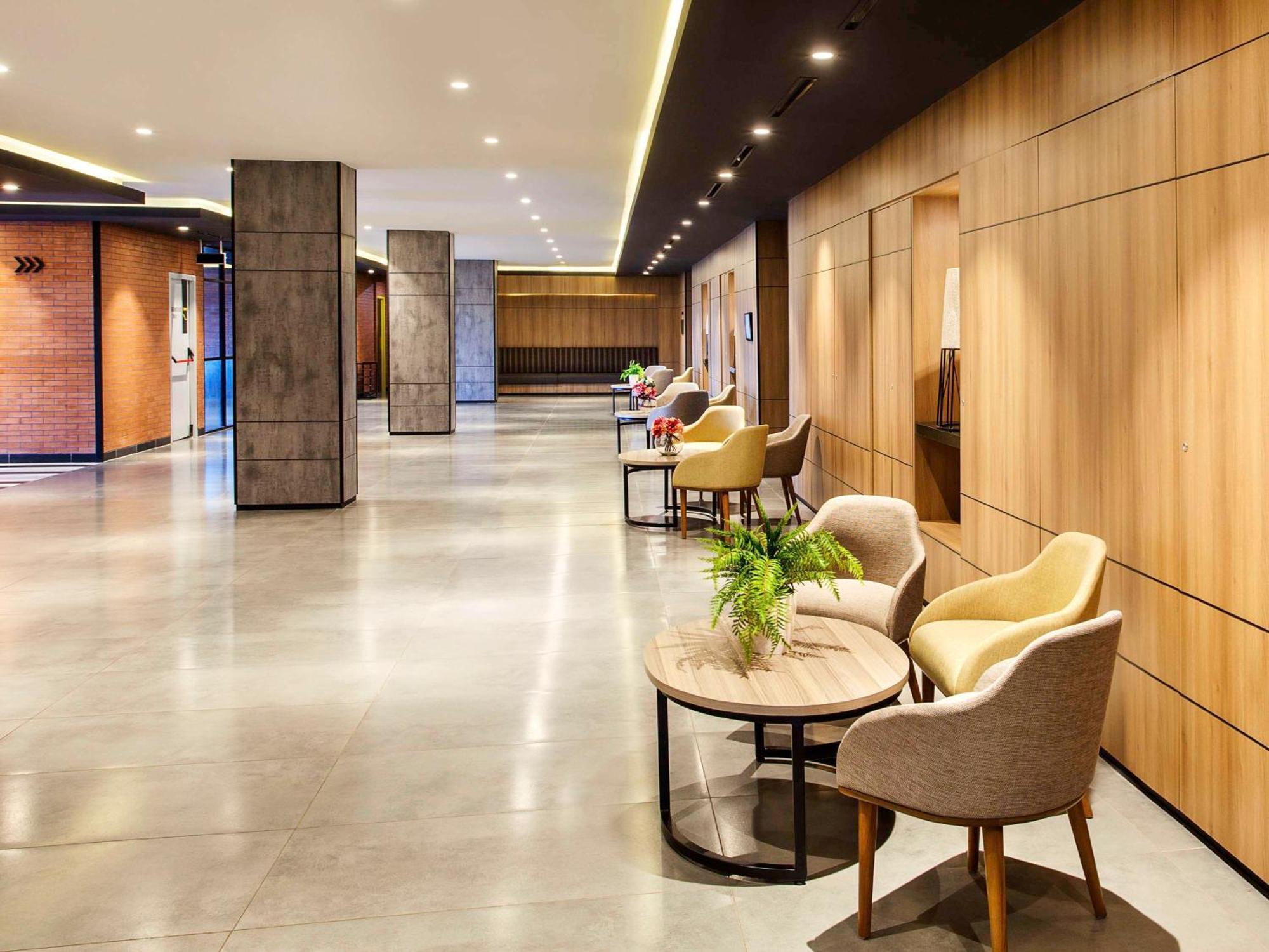Ibis Styles Bekasi Jatibening Hotell Exteriör bild
