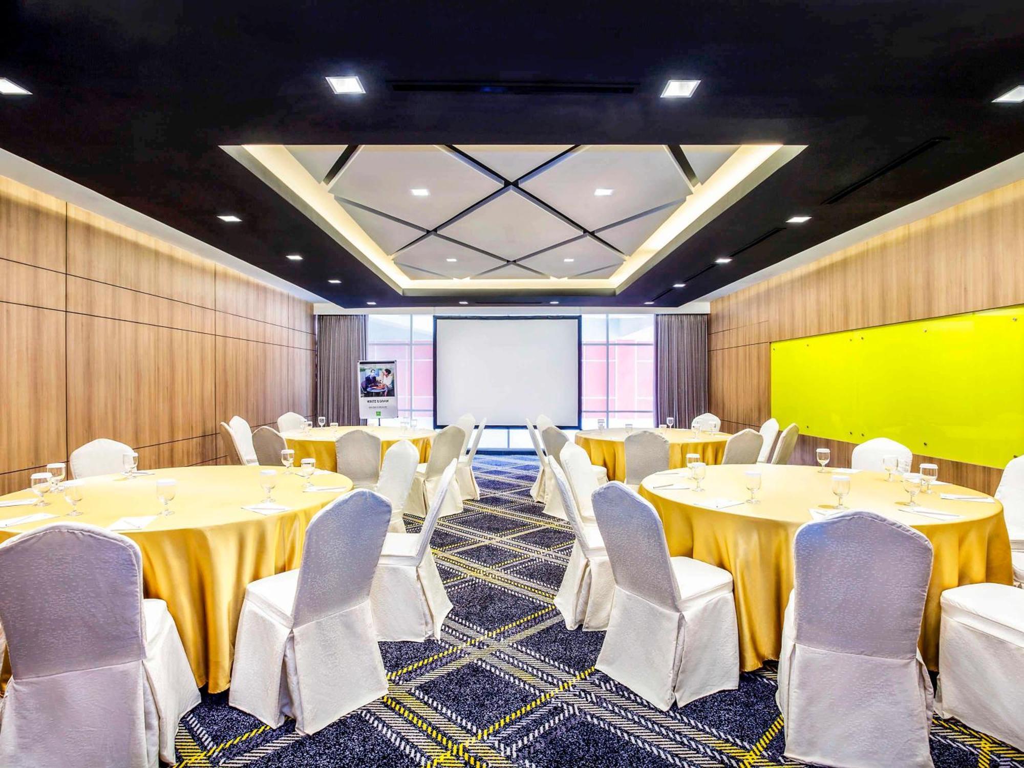 Ibis Styles Bekasi Jatibening Hotell Exteriör bild