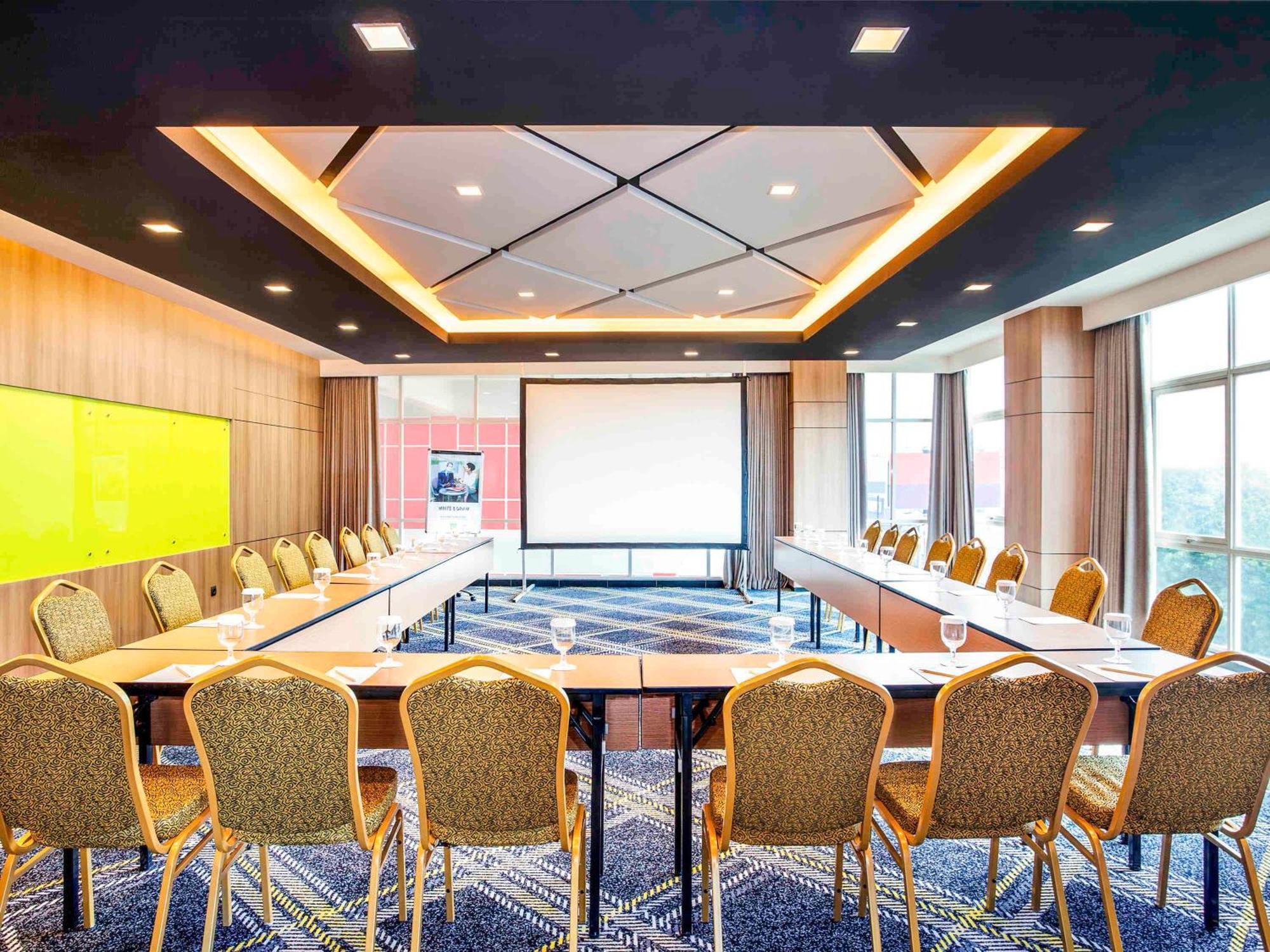 Ibis Styles Bekasi Jatibening Hotell Exteriör bild