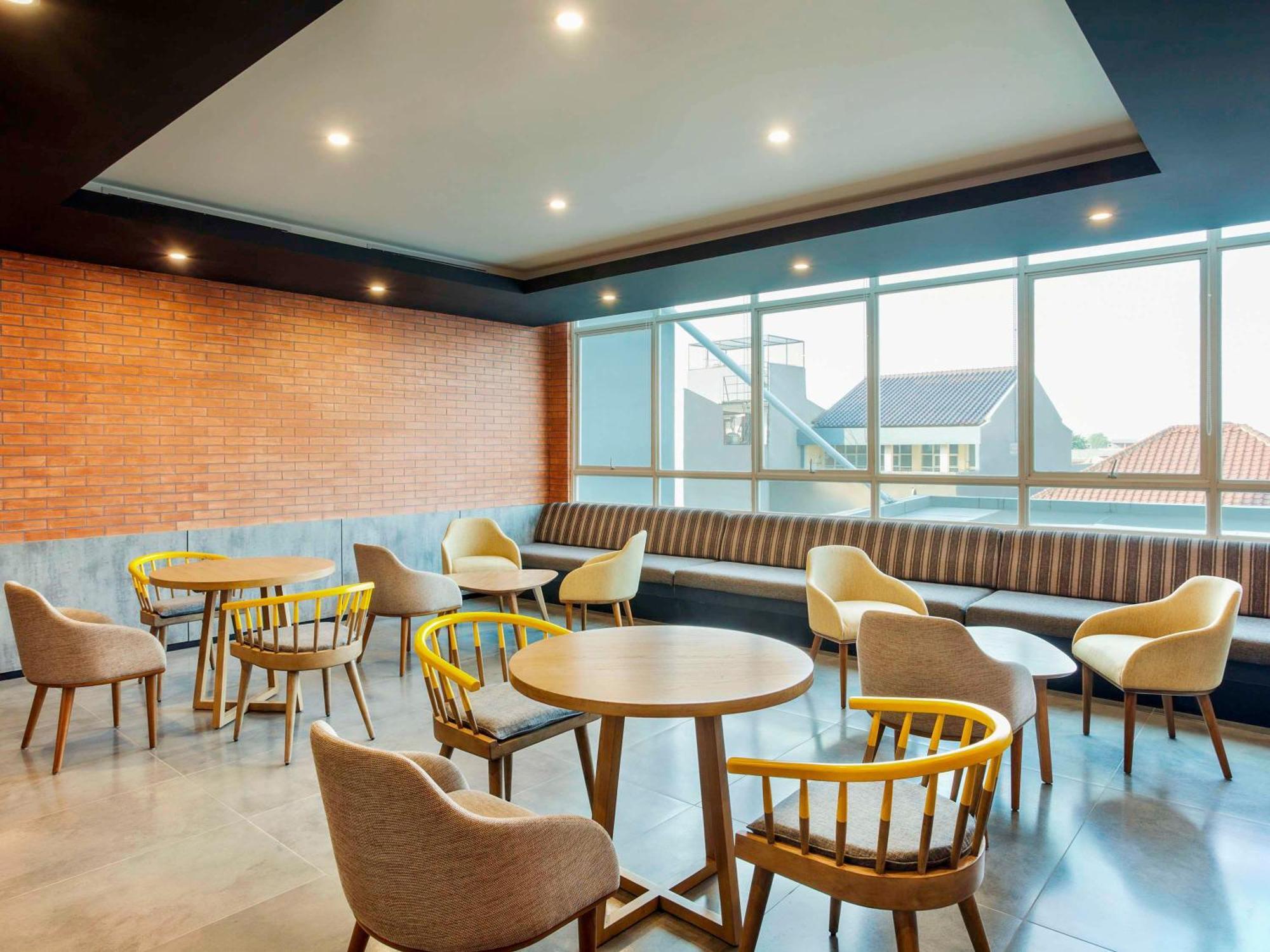 Ibis Styles Bekasi Jatibening Hotell Exteriör bild