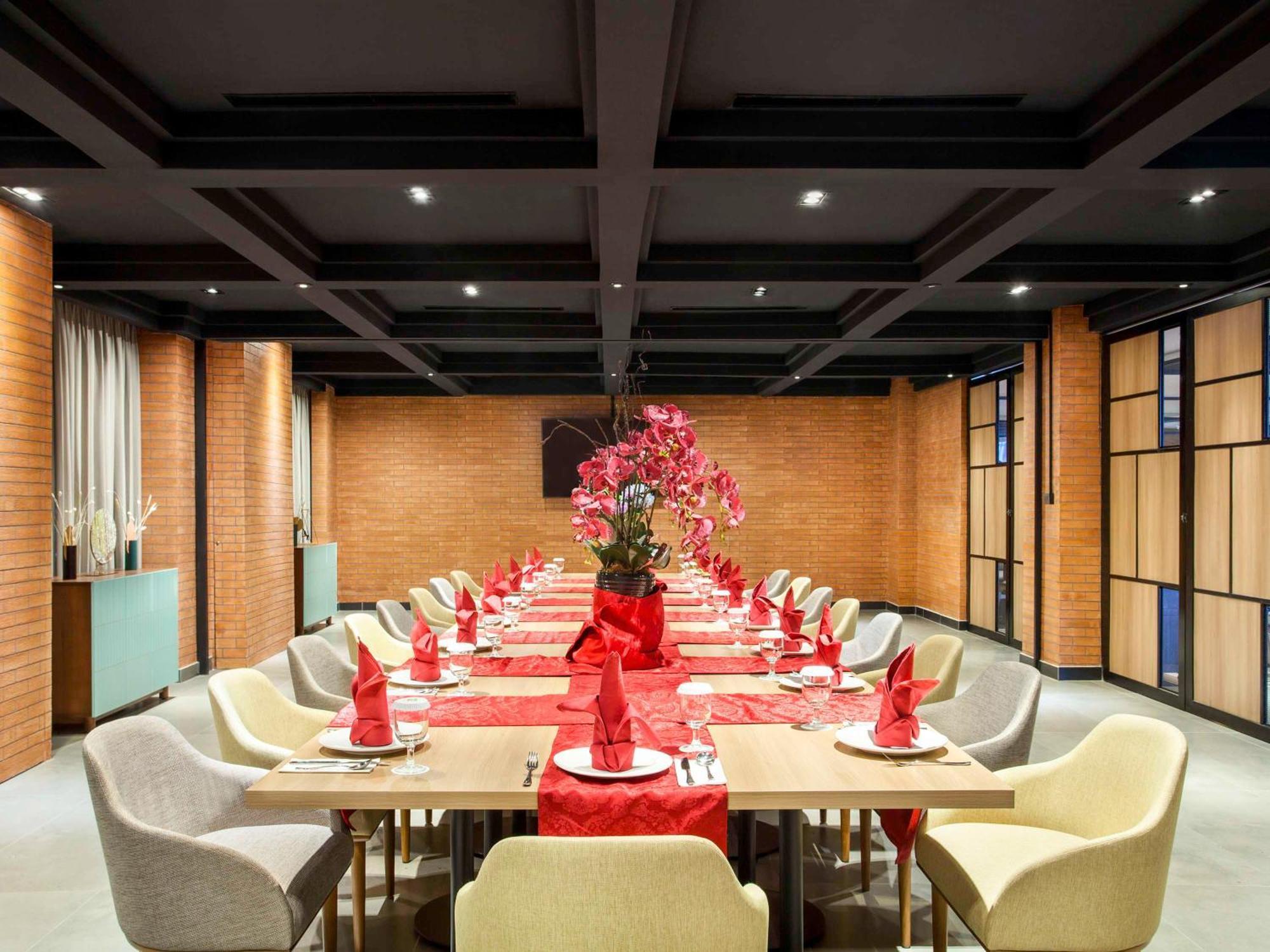 Ibis Styles Bekasi Jatibening Hotell Exteriör bild