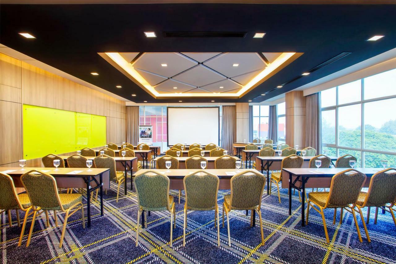 Ibis Styles Bekasi Jatibening Hotell Exteriör bild