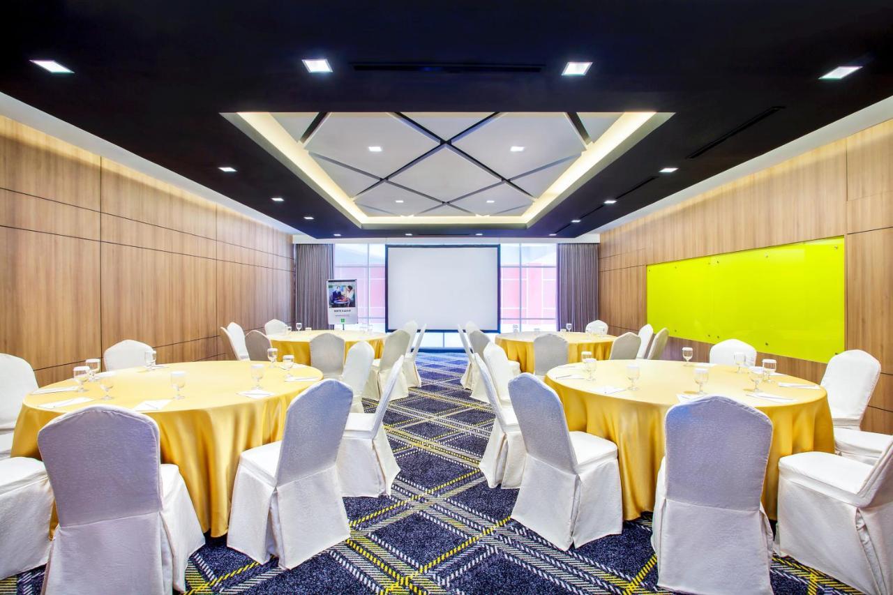 Ibis Styles Bekasi Jatibening Hotell Exteriör bild