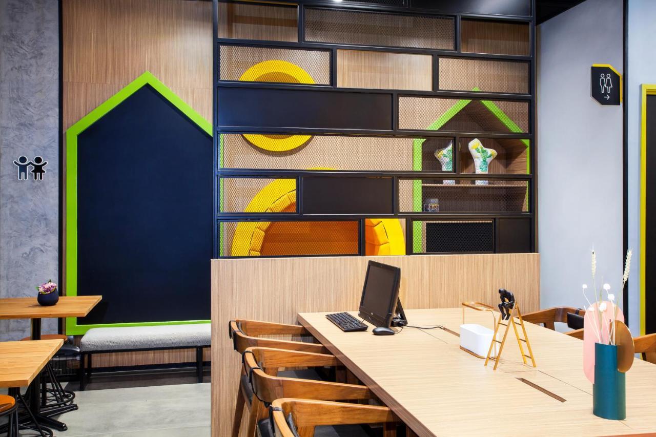 Ibis Styles Bekasi Jatibening Hotell Exteriör bild