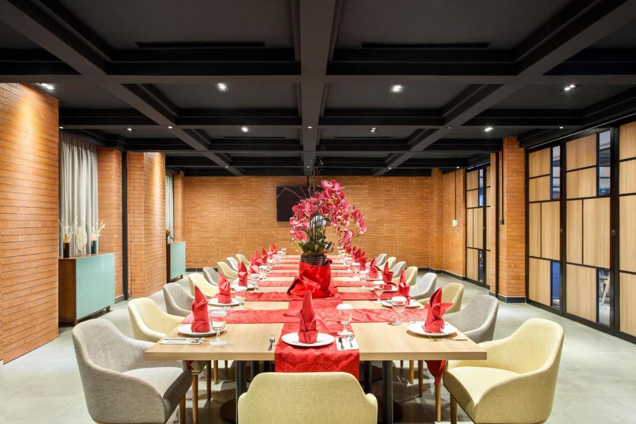 Ibis Styles Bekasi Jatibening Hotell Exteriör bild
