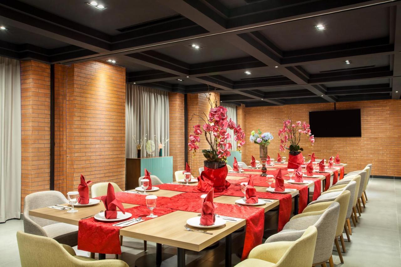 Ibis Styles Bekasi Jatibening Hotell Exteriör bild